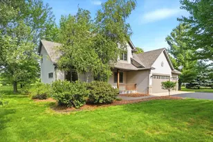 964 Fraser Ln, Hudson Township, WI 54016 - Photo 5
