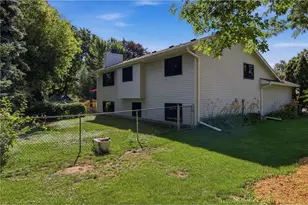 2295 Ariel Ct, Saint Paul, MN 55109 - Photo 33