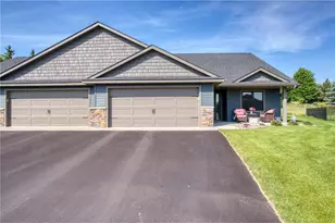 2909 Elgin Ct, River Falls, WI 54022 - Photo 3