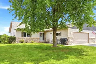 1022 W Ridge Ct, New Richmond, WI 54017 - Photo 3