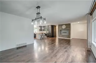 615 Vine St, Hudson, WI 54016 - Photo 9