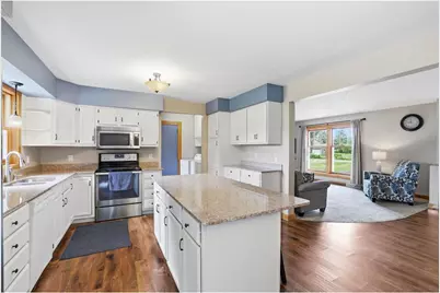 67 W Wood Ridge Drive, River Falls, WI 54022 - Photo 9