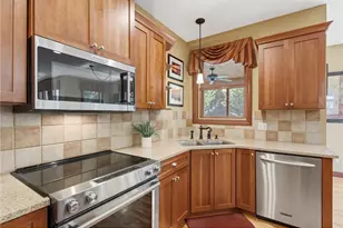 365 English Ct Dr, Troy Township, WI 54016 - Photo 11