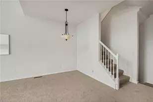 697 Kingfisher Ln, Saint Paul, MN 55125 - Photo 9