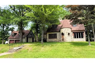 910 Oakwood Blvd, Menomonie, WI 54751 - Photo 3