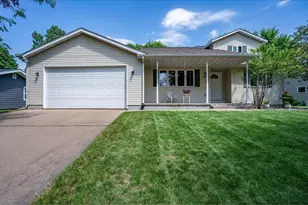 512 19th St, Menomonie, WI 54751 - Photo 1