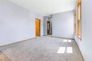 979 Victoria St, Saint Paul, MN 55103 - Photo 5