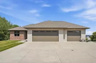 148 Medinah Circle, Lake City, MN 55041 - Photo 3