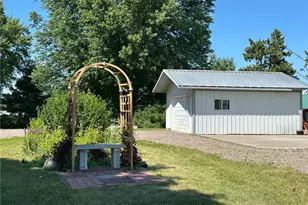 E910 Cedar Rd, Eau Claire, WI 54701 - Photo 9