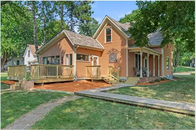 1221 10th Street, Menomonie, WI 54751 - Photo 3