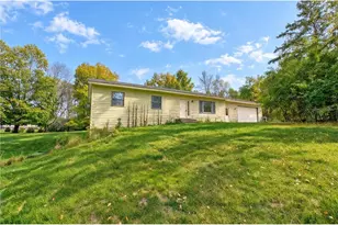 823 Northview Dr, Hudson Township, WI 54016 - Photo 5