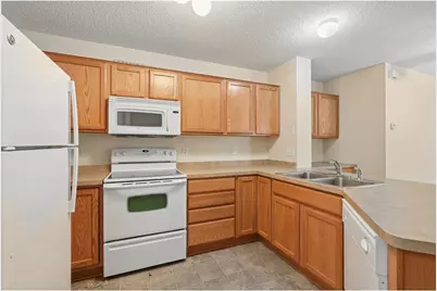 3560 Sterling Heights Drive #B, River Falls, WI 54022 - Photo 9