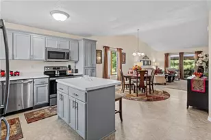 305 Wildwood Cir, Roberts, WI 54023 - Photo 9