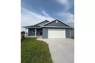 206 Blackhawk Dr, Woodville, WI 54028 - Photo 1