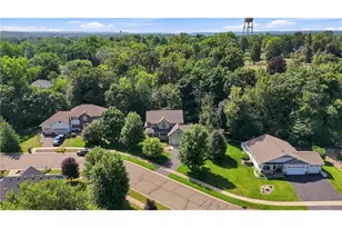 605 Knollwood Dr, Hudson, WI 54016 - Photo 37