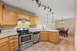 2335 Oakridge Cir, Hudson, WI 54016 - Photo 9