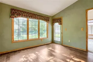 1896 Beebe Rd, Maplewood, MN 55109 - Photo 9