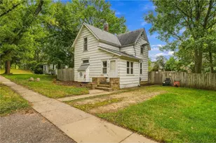 536 E Maple St, River Falls, WI 54022 - Photo 3