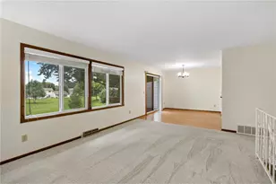 582 Clover Leaf Pkwy, Blaine, MN 55434 - Photo 7