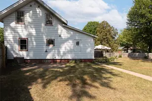 855 Stout St, Menomonie, WI 54751 - Photo 41