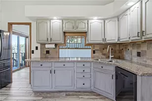4002 Oak Knoll Dr, Eau Claire, WI 54701 - Photo 3