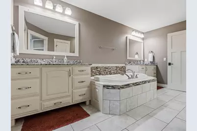 4766 S Oakwood Hills Parkway, Eau Claire, WI 54701 - Photo 19