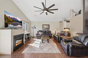 919 Waxon Ln, Hudson Township, WI 54016 - Photo 7