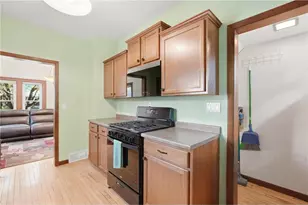 208 W Maple St, Roberts, WI 54023 - Photo 13