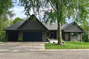 550 Pine Ridge Ct, New Richmond, WI 54017 - Photo 1
