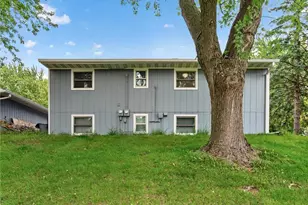 302 W Maple St, Roberts, WI 54023 - Photo 27