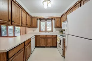 3379 Southgate Ct, Eau Claire, WI 54701 - Photo 7