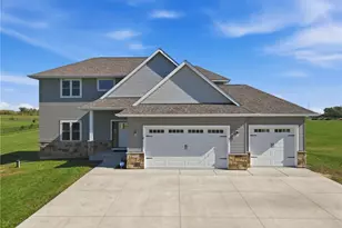 1611 92nd St, New Richmond, WI 54017 - Photo 3
