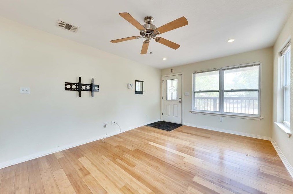 4504 Glomar Ave, Austin TX  78721-1324 exterior