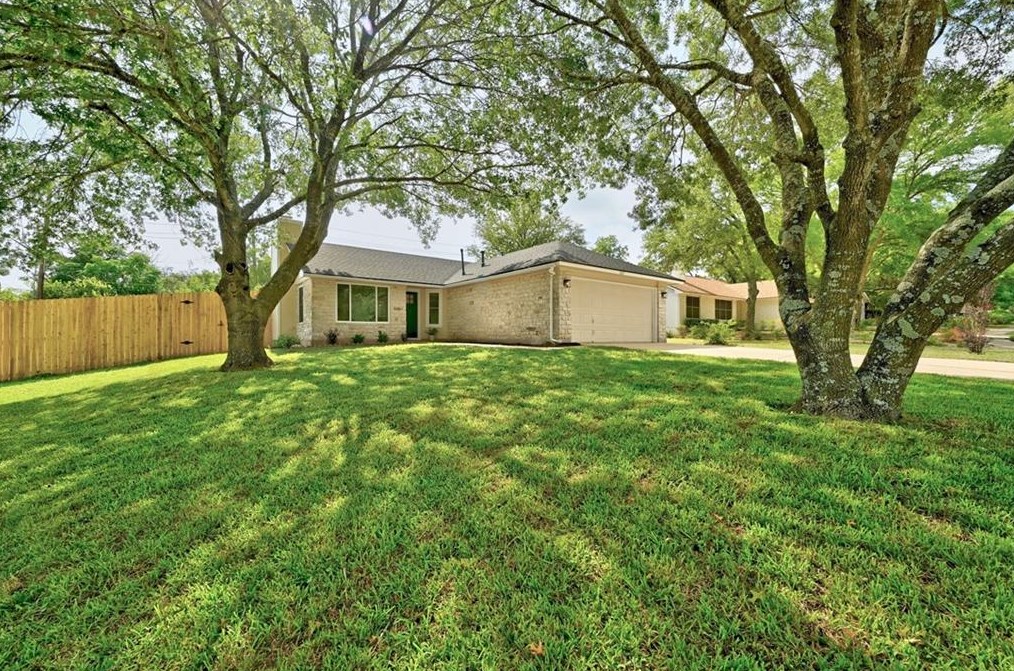 8601 Huebinger Pass, Austin TX  78745-8081 exterior