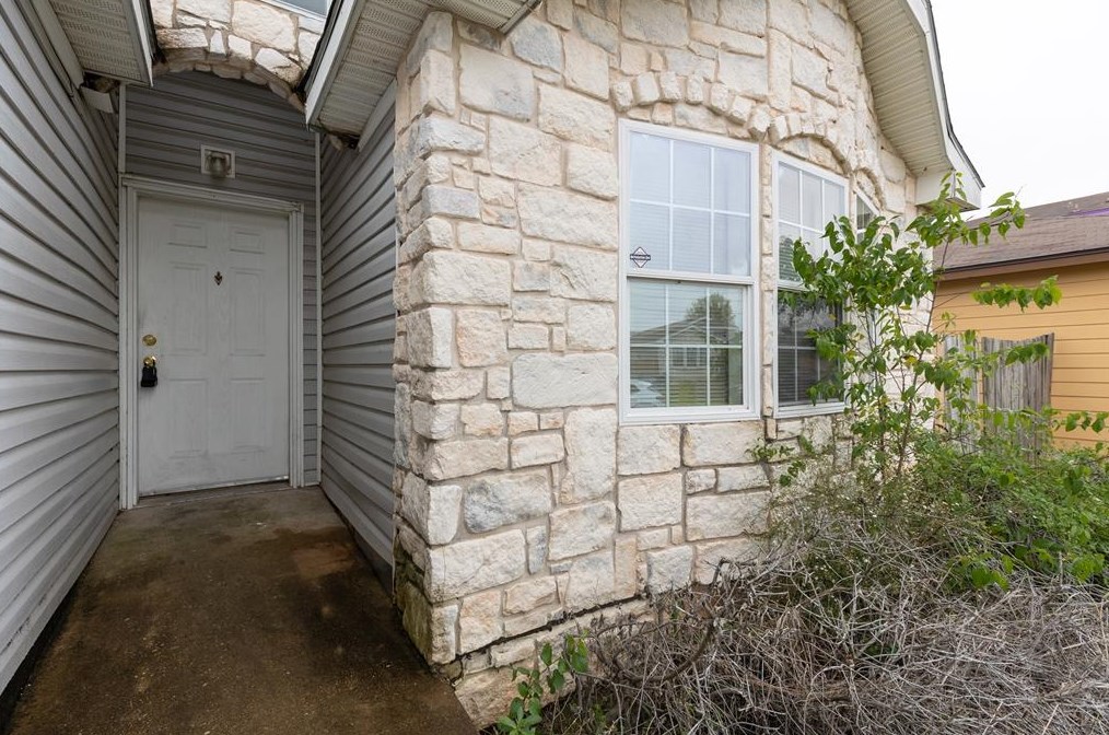 4423 Magin Meadow Dr, Austin TX  78744-5246 exterior