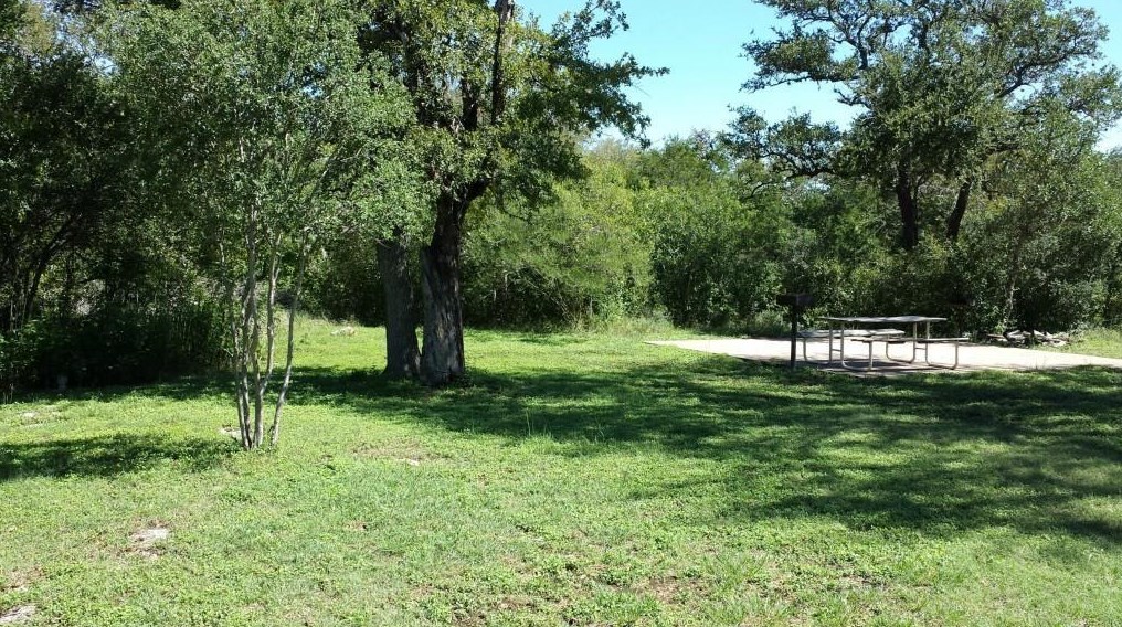 5216 Mccarty Ln, Austin TX  78749-2271 exterior