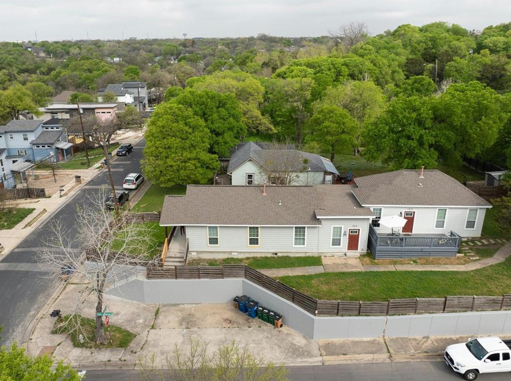 1313 Delano St, Austin TX  78721-2113 exterior