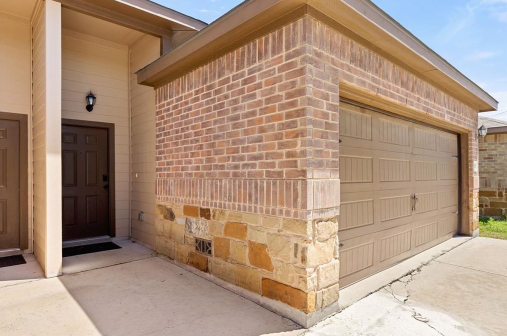 2573 Pahmeyer Rd, New Braunfels TX  78130-3933 exterior