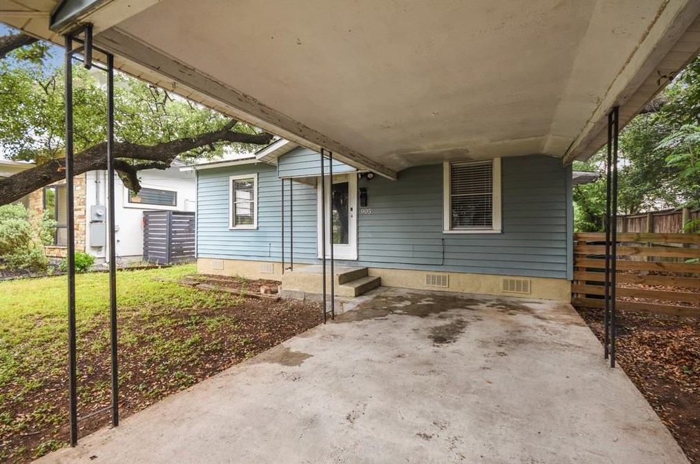 905 Gibson St, Austin TX  78704-2347 exterior
