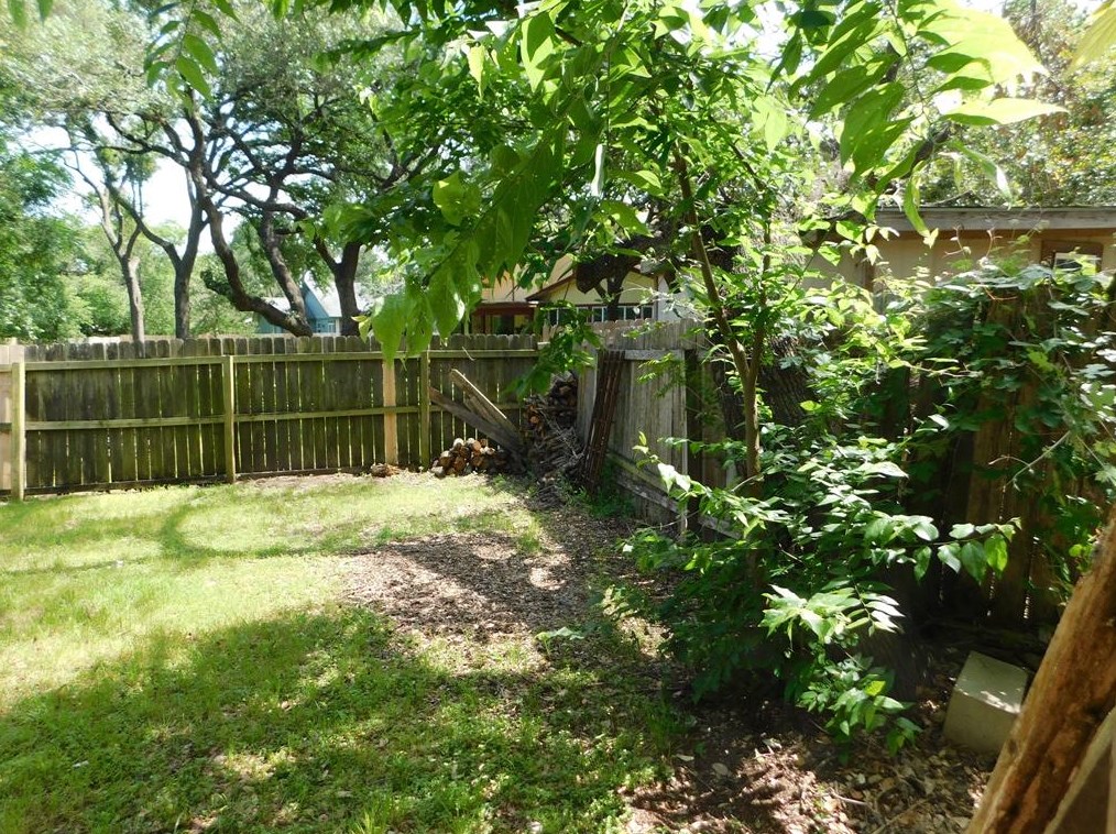 9015 Sawtooth Ln, Austin TX  78729-5446 exterior