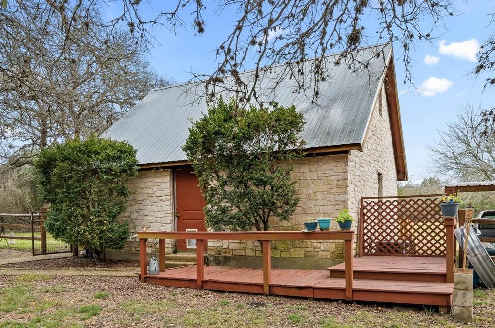 2195 Old Stagecoach Rd, Uhland TX  78640-5671 exterior