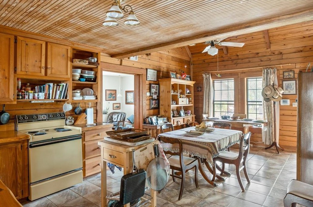 2195 Old Stagecoach Rd, Uhland TX  78640-5671 exterior