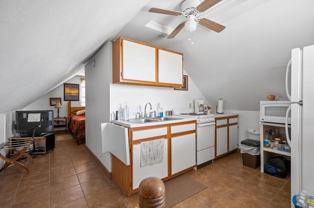 2195 Old Stagecoach Rd, Uhland TX  78640-5671 exterior