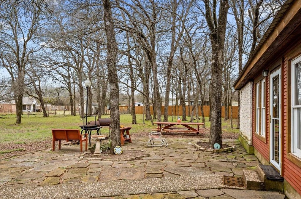 2195 Old Stagecoach Rd, Uhland TX  78640-5671 exterior