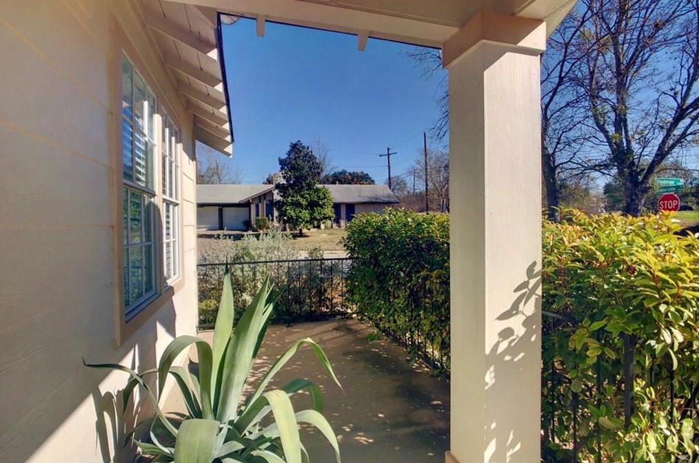 1916 Webberville Rd, Austin TX  78721-1634 exterior