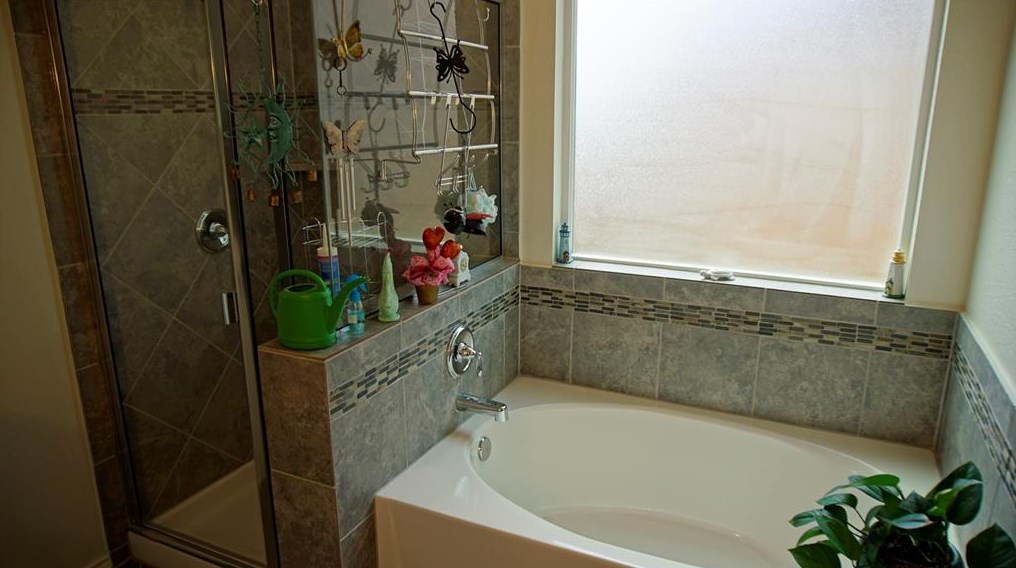 503 Yosemite Trl, Taylor TX 76574-7028 exterior