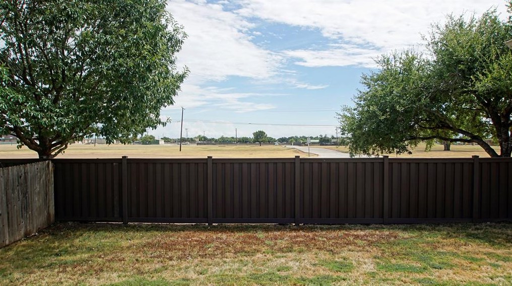 503 Yosemite Trl, Taylor TX 76574-7028 exterior