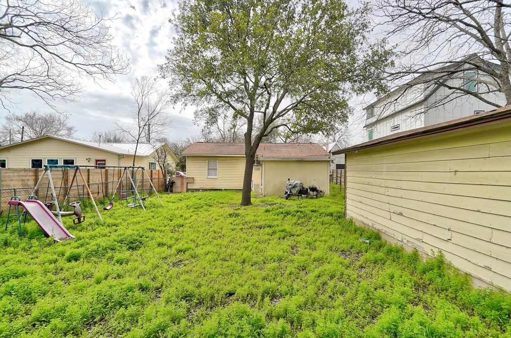 502 Normandy St, Austin TX 78745-1135 exterior