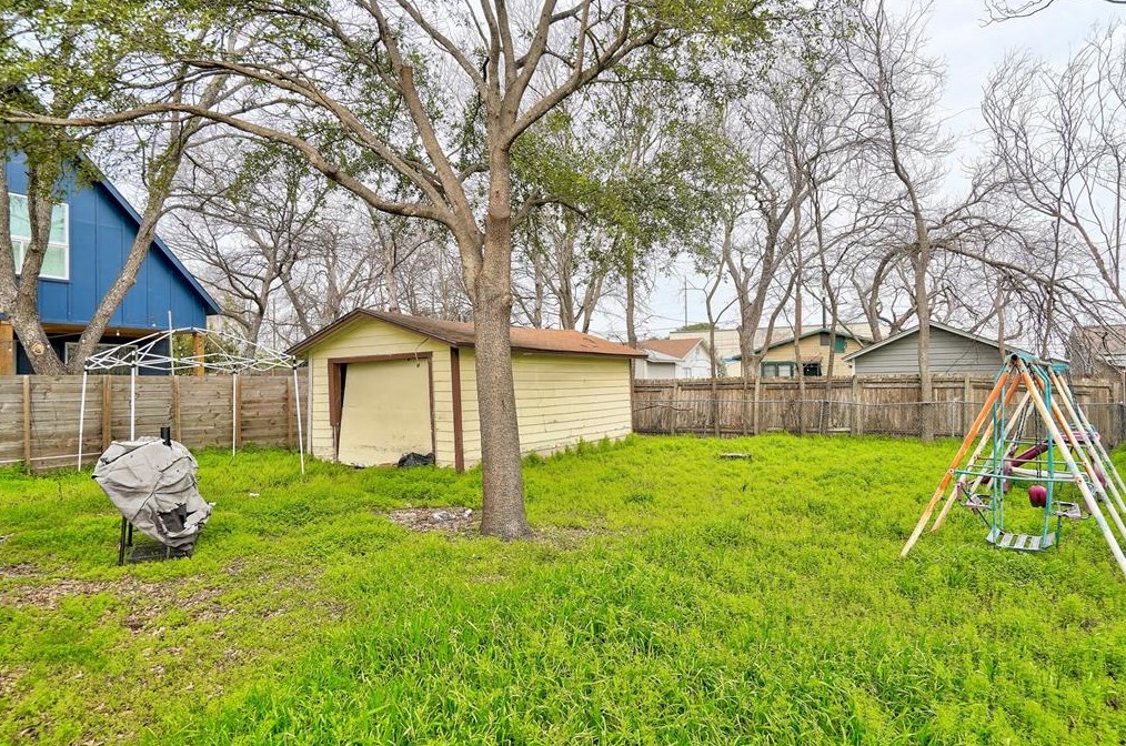 502 Normandy St, Austin TX 78745-1135 exterior