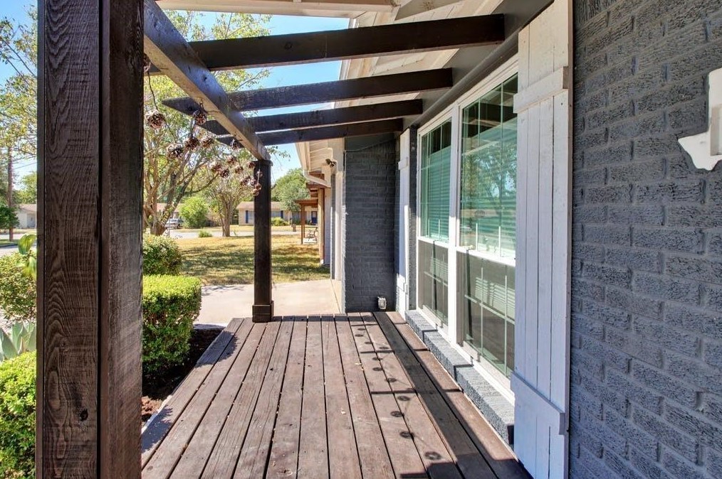 1806 Duke Ave, Austin TX  78757-1320 exterior